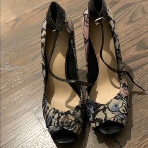 Abstract pastel with black heels